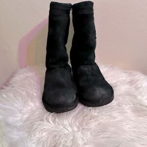 Uggs winter black boots.